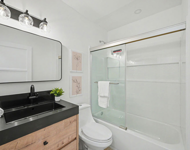 5119 Enfield Avenue - Photo Thumbnail 16