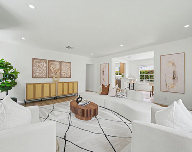 5119 Enfield Avenue - Photo Thumbnail 3