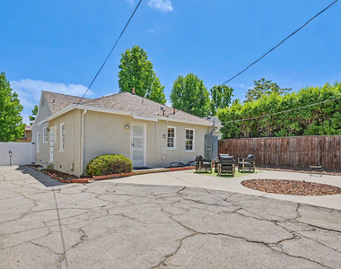 5119 Enfield Avenue - Photo Thumbnail 30