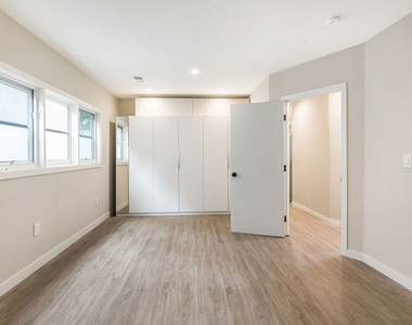 937 N Beverly Glen Boulevard - Photo Thumbnail 3