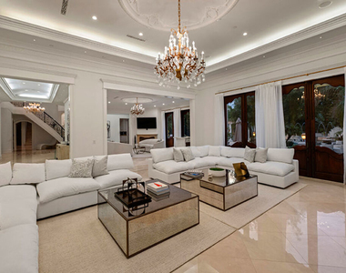 1021 N Crescent Drive - Photo Thumbnail 9