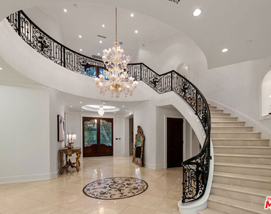 1021 N Crescent Drive - Photo Thumbnail 6