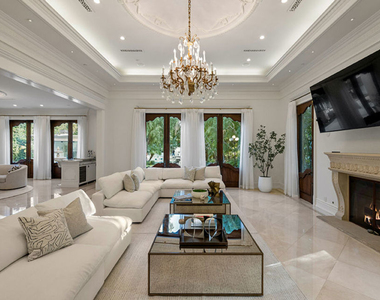 1021 N Crescent Drive - Photo Thumbnail 8