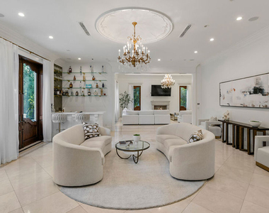 1021 N Crescent Drive - Photo Thumbnail 10