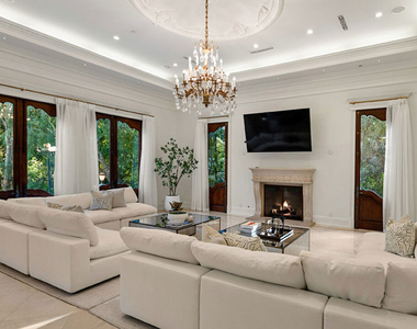 1021 N Crescent Drive - Photo Thumbnail 7
