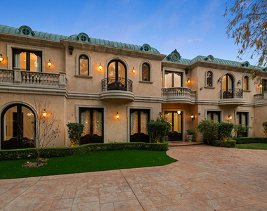 1021 N Crescent Drive - Photo Thumbnail 4