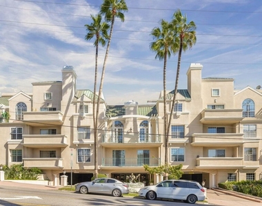 930 N Doheny Drive - Photo Thumbnail 21