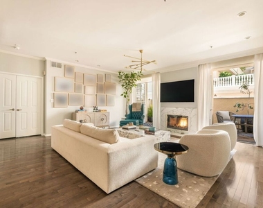 930 N Doheny Drive - Photo Thumbnail 2