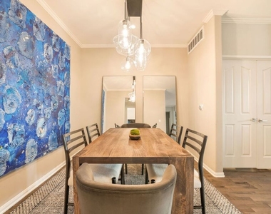 930 N Doheny Drive - Photo Thumbnail 6