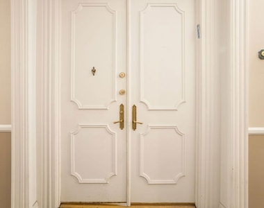 930 N Doheny Drive - Photo Thumbnail 20