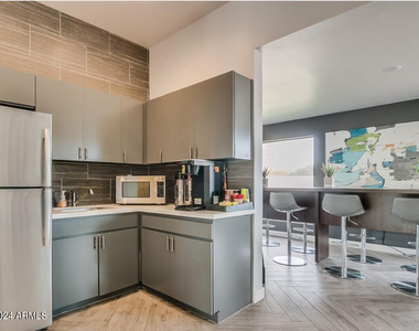 1311 W Baseline Road - Photo Thumbnail 10