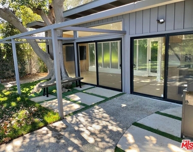 15434 Mulholland Drive - Photo Thumbnail 22