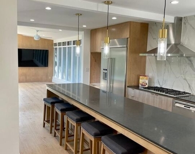 15434 Mulholland Drive - Photo Thumbnail 6