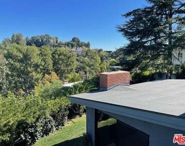 15434 Mulholland Drive - Photo Thumbnail 21