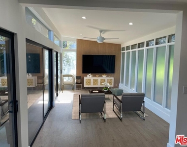 15434 Mulholland Drive - Photo Thumbnail 7