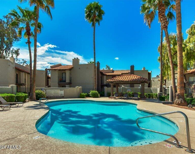 1130 E Grovers Avenue - Photo Thumbnail 4