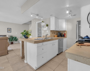 14247 N Boxwood Lane - Photo Thumbnail 25