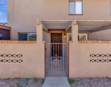 14247 N Boxwood Lane - Photo Thumbnail 24