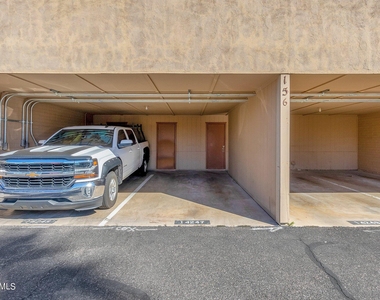 14247 N Boxwood Lane - Photo Thumbnail 15