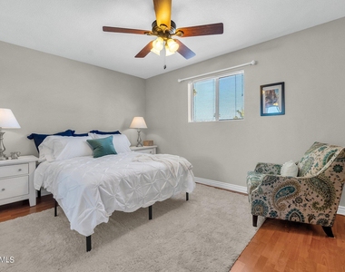 14247 N Boxwood Lane - Photo Thumbnail 12