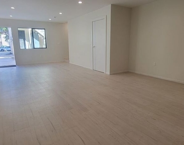 1427 S Shenandoah Street - Photo Thumbnail 3