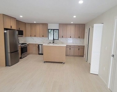 1427 S Shenandoah Street - Photo Thumbnail 1