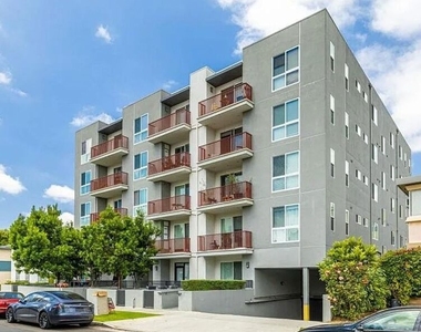 1215 S Bedford Avenue - Photo Thumbnail 23
