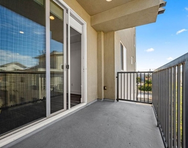 1215 S Bedford Avenue - Photo Thumbnail 24