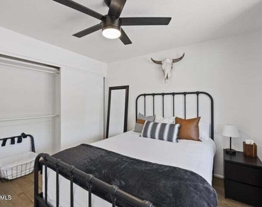 2554 E Villa Rita Drive - Photo Thumbnail 10