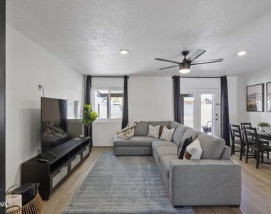 2554 E Villa Rita Drive - Photo Thumbnail 3