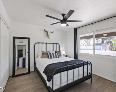2554 E Villa Rita Drive - Photo Thumbnail 9
