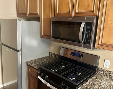 6620 Hazeltine Avenue - Photo Thumbnail 9