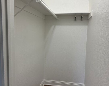 6620 Hazeltine Avenue - Photo Thumbnail 19