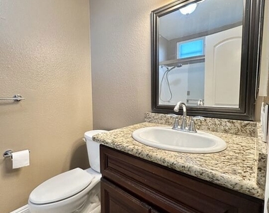 6620 Hazeltine Avenue - Photo Thumbnail 17