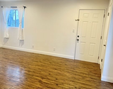 6620 Hazeltine Avenue - Photo Thumbnail 6