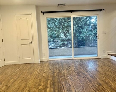 6620 Hazeltine Avenue - Photo Thumbnail 2