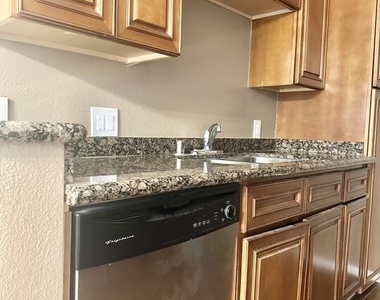 6620 Hazeltine Avenue - Photo Thumbnail 11