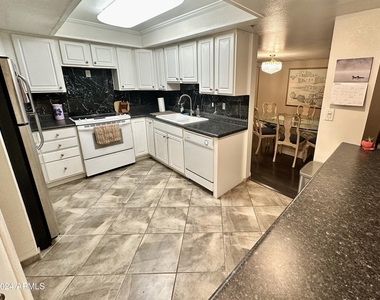 7950 E Camelback Road - Photo Thumbnail 6
