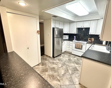 7950 E Camelback Road - Photo Thumbnail 7
