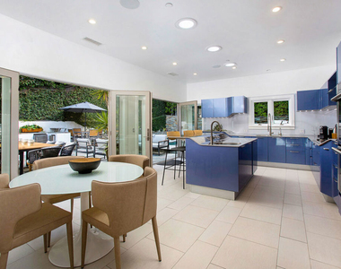 1655 N Crescent Heights Boulevard - Photo Thumbnail 11