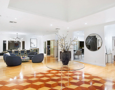 1655 N Crescent Heights Boulevard - Photo Thumbnail 18