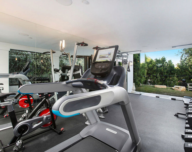 1655 N Crescent Heights Boulevard - Photo Thumbnail 46