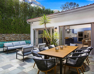 1655 N Crescent Heights Boulevard - Photo Thumbnail 9