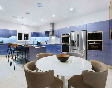 1655 N Crescent Heights Boulevard - Photo Thumbnail 14
