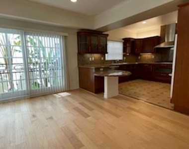 11807 Dorothy Street - Photo Thumbnail 10