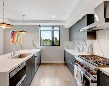 1017 N Croft Ave - Photo Thumbnail 7