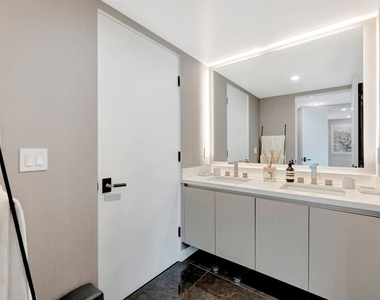 1017 N Croft Ave - Photo Thumbnail 24