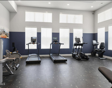 270 W Ocotillo Road - Photo Thumbnail 2