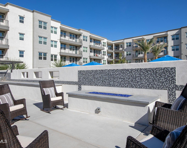 270 W Ocotillo Road - Photo Thumbnail 6