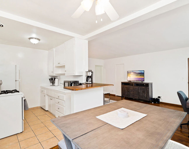 932 Wilcox Ave - Photo Thumbnail 9